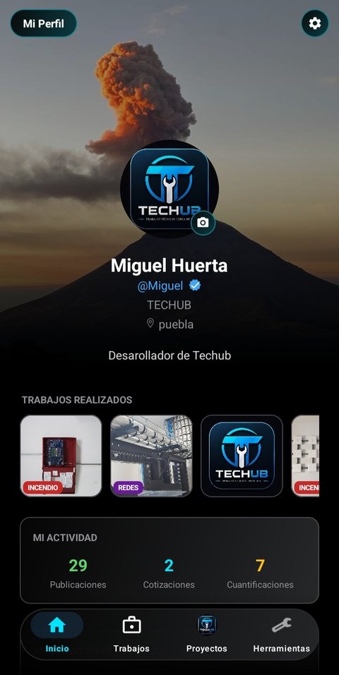 Perfil de un técnico en Techub, con reputación y actividad